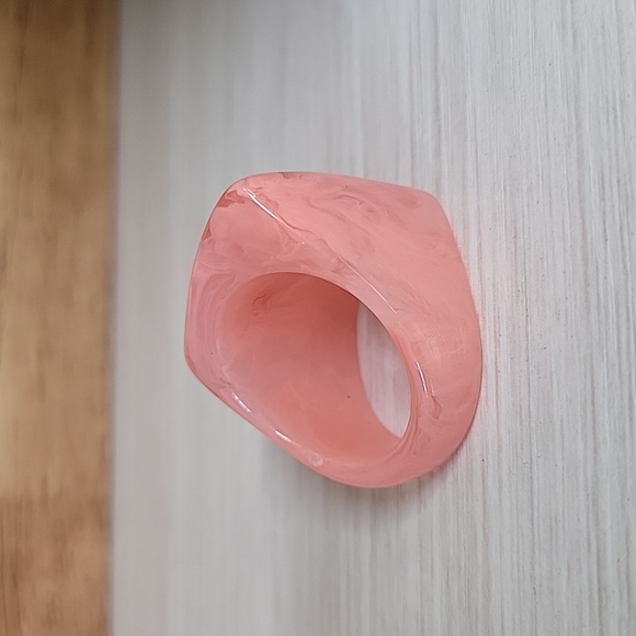 SALMON PINK MARBLED RING - Picture 8 of 9